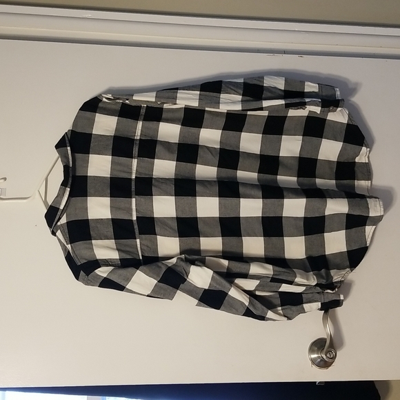 Women's universal thread flannel button up top, L - Picture 4 of 4